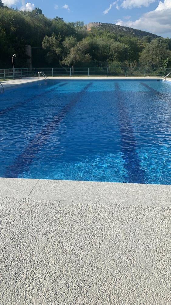 Imagen El Ayuntamiento de Alquézar saca a licitación la gestión y mantenimiento de las piscinas y bar municipales